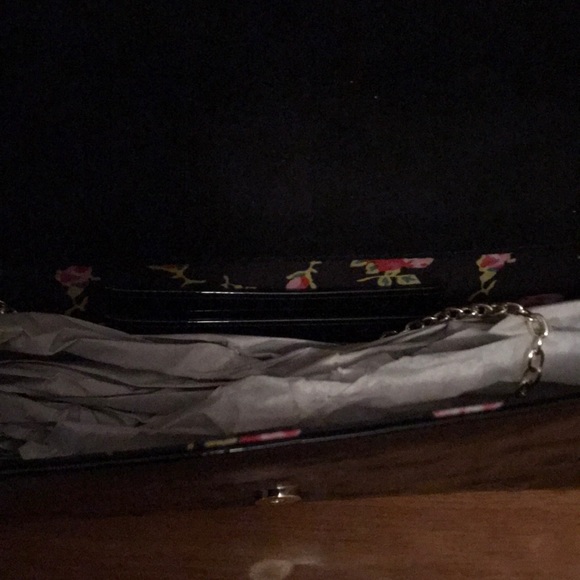 BETSEY JOHNSON CLUTCH CROSSBODY BLACK 68.00 NWT - Picture 3 of 8